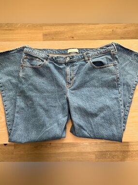Abercrombie and fitch the 90s straight mid rise Jean size 34